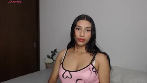 Snapshot of yuziidreams chatting on 10-10-25, 10:42 yuzii Im new to these pages so I hope you guys are kind to me. online show from 10-10-25, 10:42