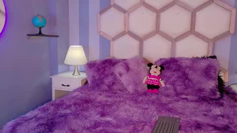 yvi online show from 03-30-26, 12:39