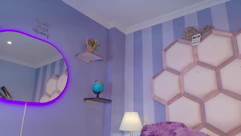 yvi online show from 04-07-26, 12:05