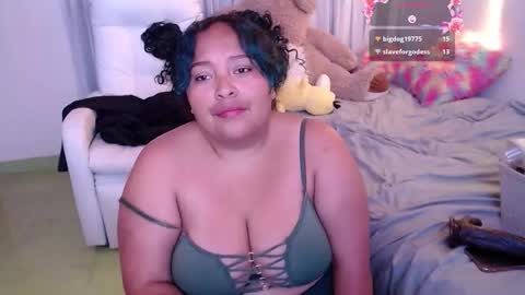 Snapshot of yvonn_jlove chatting on 11-28-25, 01:41 yvonn online show from 11-28-25, 01:41