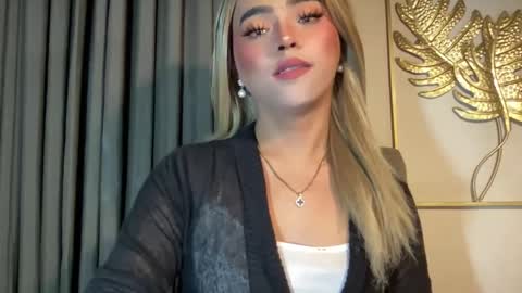 Snapshot of yvonne_guidotti chatting on 12-06-24, 09:43 Miss Cali online show from 12-06-24, 09:43