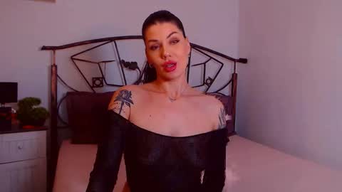 I V Y   online show from 11-24-25, 06:18