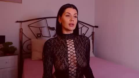 I V Y   online show from 02-20-26, 09:26