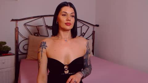 I V Y   online show from 03-02-26, 09:43