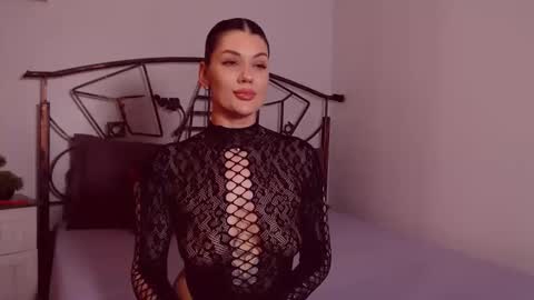 I V Y   online show from 04-28-26, 08:47