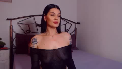 Snapshot of yvonneeverlee chatting on 05-16-26, 07:56 I V Y online show from 05-16-26, 07:56