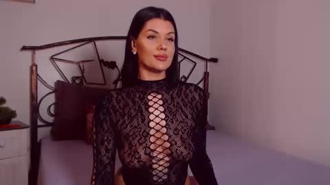 Snapshot of yvonneeverlee chatting on 05-26-26, 07:43 I V Y online show from 05-26-26, 07:43
