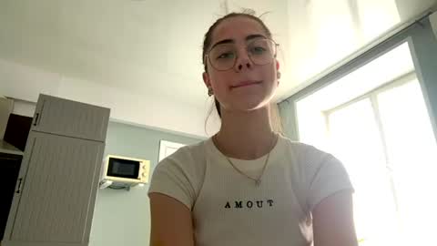 Snapshot of yvonnepfluger chatting on 05-30-26, 07:05 Lina online show from 05-30-26, 07:05