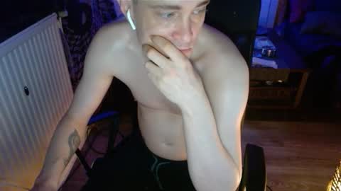 Snapshot of yyscript chatting on 11-08-25, 11:21 online show from 11-08-25, 11:21