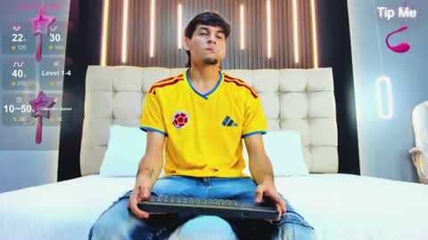 zack23__ online show from 07-04-26, 03:02