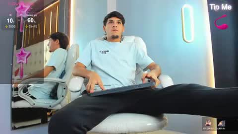 zack23__ online show from 07-10-26, 03:33