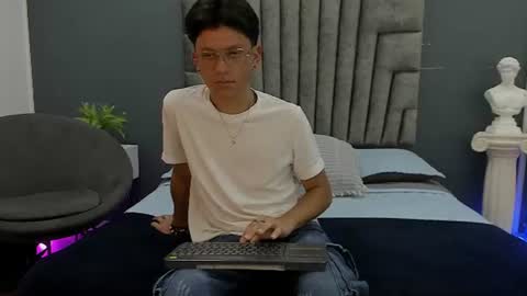 Snapshot of zack_dehaan chatting on 06-19-26, 04:06 Zack Dehaan online show from 06-19-26, 04:06
