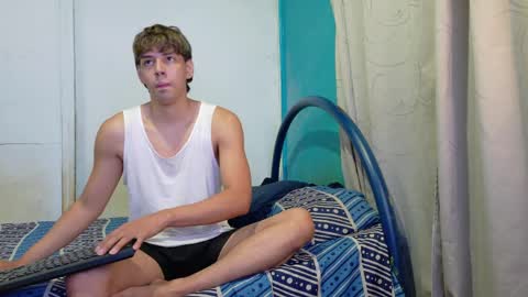 Snapshot of zackmontiel07 chatting on 05-11-26, 10:32 ZackMontiel07 online show from 05-11-26, 10:32