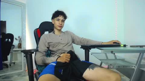 Snapshot of zacktk7 chatting on 12-05-24, 11:18 zack online show from 12-05-24, 11:18