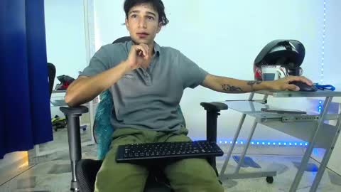 Snapshot of zacktk7 chatting on 12-18-24, 12:10 zack online show from 12-18-24, 12:10