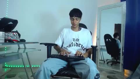 Snapshot of zacktk7 chatting on 12-23-24, 11:28 zack online show from 12-23-24, 11:28