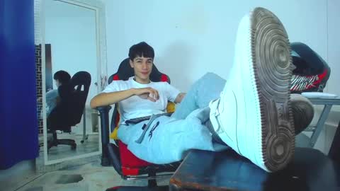 Snapshot of zacktk7 chatting on 01-09-25, 09:05 zack online show from 01-09-25, 09:05