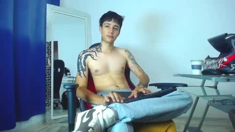 Snapshot of zacktk7 chatting on 01-10-25, 11:39 zack online show from 01-10-25, 11:39