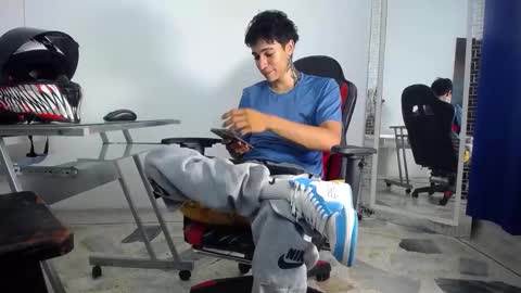 Snapshot of zacktk7 chatting on 01-15-25, 08:26 zack online show from 01-15-25, 08:26