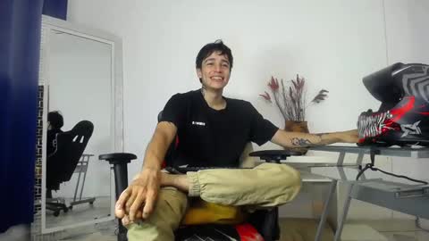 Snapshot of zacktk7 chatting on 01-20-25, 10:15 zack online show from 01-20-25, 10:15