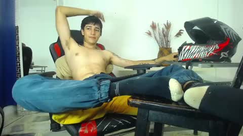 Snapshot of zacktk7 chatting on 01-22-25, 12:06 zack online show from 01-22-25, 12:06