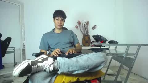 Snapshot of zacktk7 chatting on 01-24-25, 02:41 zack online show from 01-24-25, 02:41