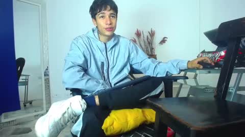 Snapshot of zacktk7 chatting on 01-25-25, 01:52 zack online show from 01-25-25, 01:52