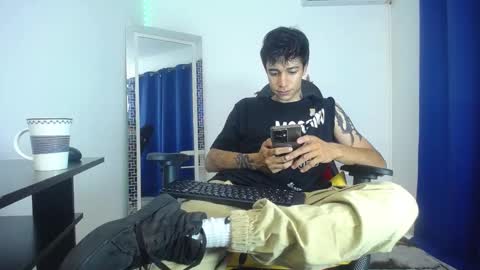 Snapshot of zacktk7 chatting on 01-31-25, 08:43 zack online show from 01-31-25, 08:43