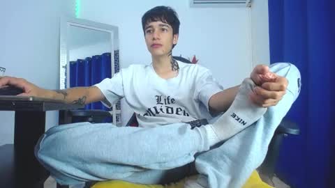 Snapshot of zacktk7 chatting on 02-01-25, 05:05 zack online show from 02-01-25, 05:05