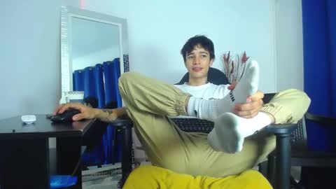 Snapshot of zacktk7 chatting on 02-05-25, 08:35 zack online show from 02-05-25, 08:35