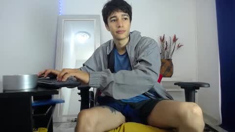 Snapshot of zacktk7 chatting on 02-06-25, 08:13 zack online show from 02-06-25, 08:13