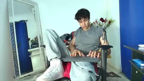 Snapshot of zacktk7 chatting on 02-12-25, 08:29 zack online show from 02-12-25, 08:29