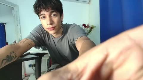 Snapshot of zacktk7 chatting on 02-12-25, 11:30 zack online show from 02-12-25, 11:30