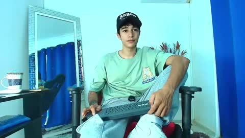 Snapshot of zacktk7 chatting on 02-14-25, 08:05 zack online show from 02-14-25, 08:05