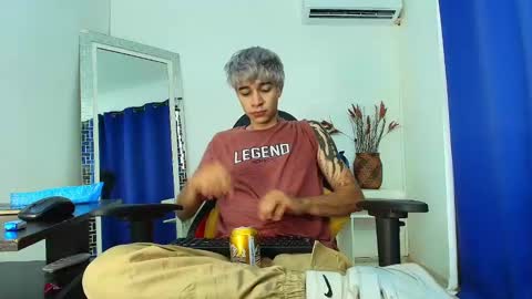 Snapshot of zacktk7 chatting on 02-27-25, 08:20 zack online show from 02-27-25, 08:20