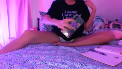 Snapshot of zaddyslilslutbucket chatting on 09-19-25, 11:27 zaddyslilslutbucket online show from 09-19-25, 11:27