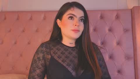 Snapshot of zafiiro_20 chatting on 02-06-26, 11:24 Zafiro online show from 02-06-26, 11:24