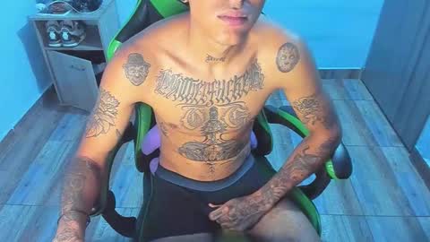 Snapshot of zafirocum chatting on 12-15-25, 11:03 BiG Zafiro online show from 12-15-25, 11:03