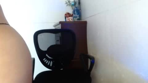 Snapshot of zahi_willx chatting on 05-26-26, 04:25 Zahi ... wants to play with everyone...yessss online show from 05-26-26, 04:25