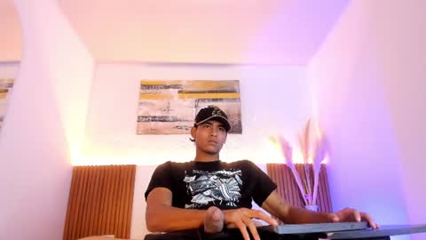 Snapshot of zander_2120 chatting on 06-23-26, 01:53 Zander online show from 06-23-26, 01:53