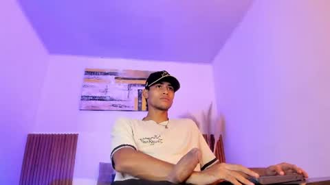 Snapshot of zander_2120 chatting on 07-27-26, 01:51 Zander online show from 07-27-26, 01:51