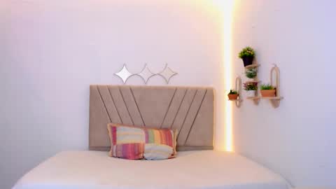 Snapshot of zara_cute18 chatting on 05-01-26, 12:21 Zara online show from 05-01-26, 12:21