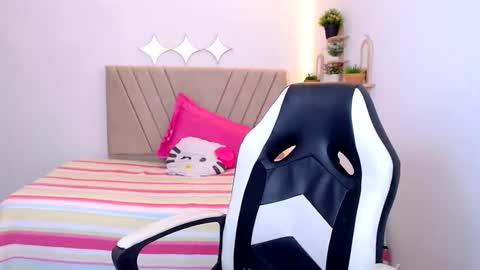 Snapshot of zara_cute18 chatting on 05-17-26, 12:12 Zara online show from 05-17-26, 12:12