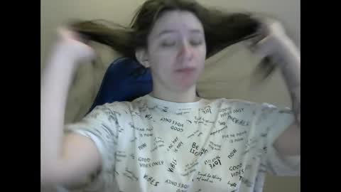 Snapshot of zara_golden chatting on 02-04-25, 05:31 chaturcum online show from 02-04-25, 05:31