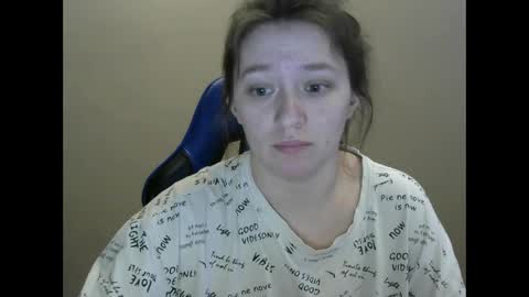 Snapshot of zara_golden chatting on 02-04-25, 10:43 chaturcum online show from 02-04-25, 10:43