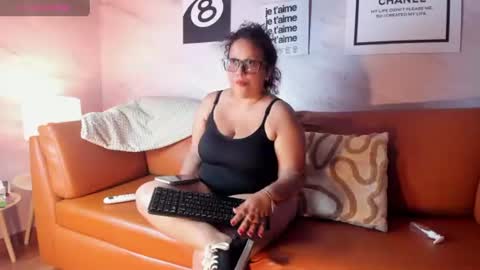 Snapshot of zara_holly_ chatting on 06-16-26, 06:43 Zara online show from 06-16-26, 06:43