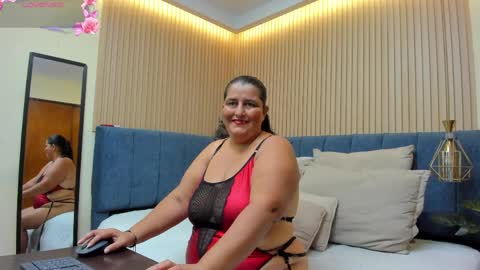 Snapshot of zara_milf_ chatting on 05-11-26, 12:11 zara online show from 05-11-26, 12:11