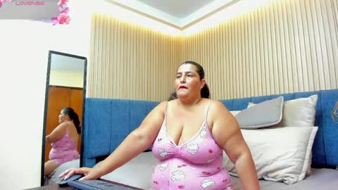 Snapshot of zara_milf_ chatting on 05-22-26, 12:11 zara online show from 05-22-26, 12:11