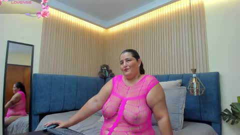 Snapshot of zara_milf_ chatting on 05-30-26, 12:24 zara online show from 05-30-26, 12:24
