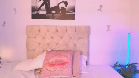 Snapshot of zaracampbell chatting on 06-30-26, 12:17 Zara online show from 06-30-26, 12:17